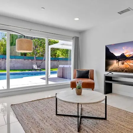 New Cheerful Villa, Pool, Spa, Mini Golf, Game Room, Fire Pit Next To Disneyland